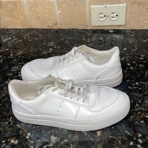 American Eagle White leather Sneakers! Women’s 6